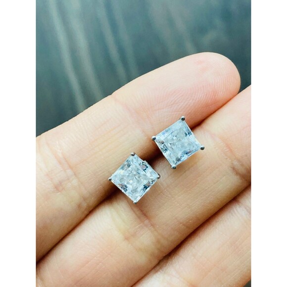 14k White Gold 6mm Cubic zirconia earrings